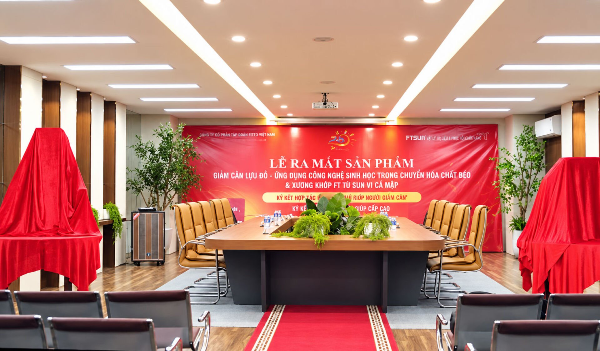Lễ ra mắt sản phẩm: Giảm cân lựu đỏ. Ứng dụng công nghệ sinh học trong chuyển hóa chất béo & xương khớp FT từ sụn vi cá mập